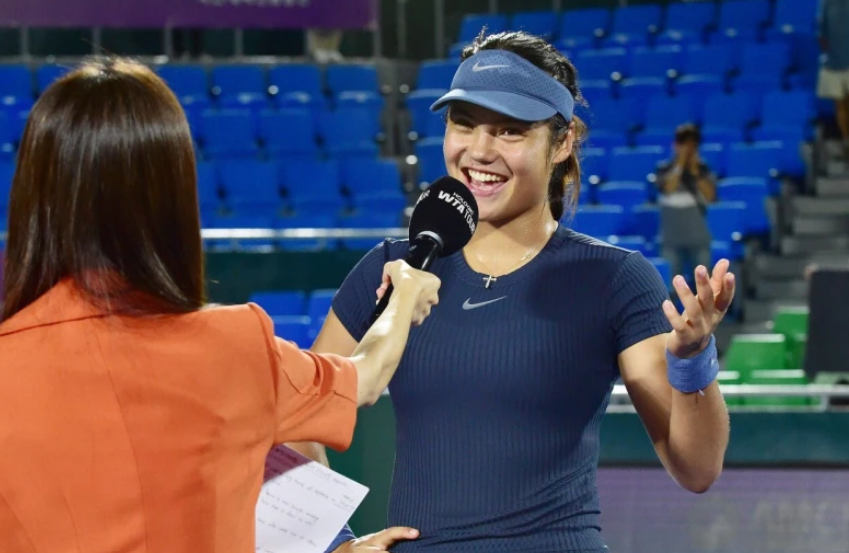 赢得胜利, 星克里斯蒂, 实不易 赢得胜利, 星克里斯蒂, 实不易