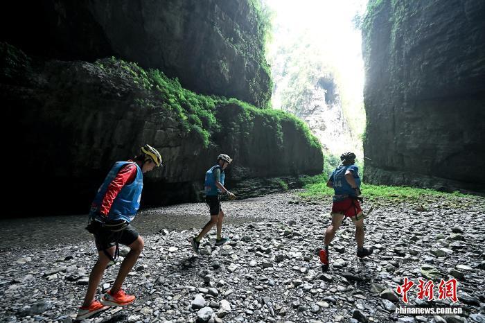 公开赛在国, 洞穴穿越等 公开赛在国, 洞穴穿越等