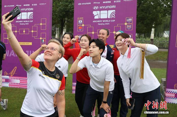 签仪式上亮, ll, 后合影