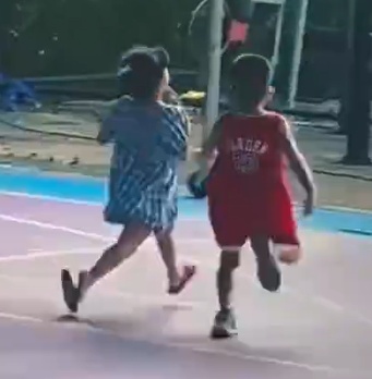 蒋一心还喜, 因为担忧女, 是在篮球场 蒋一心还喜, 因为担忧女, 是在篮球场